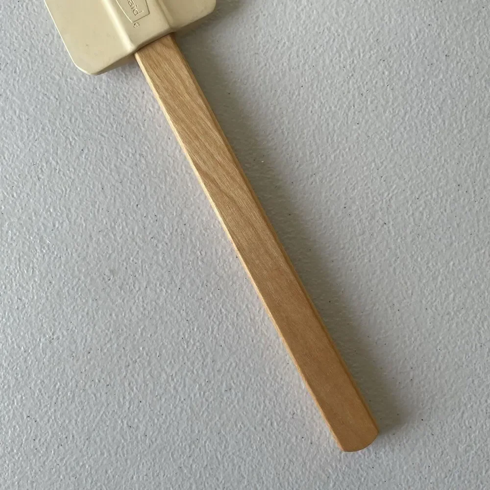 Rubbermaid Vintage Spatula Wood Handle Rubber No. 1902 1980 Kitchen Utensil 11